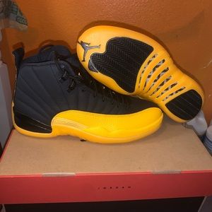 Jordan’s university gold size 9 in men